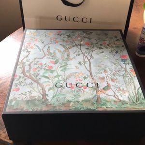 Original Gucci box for tote